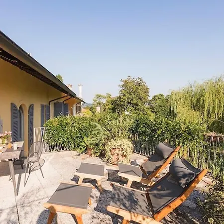 Near The Lakeside Villa Lesa