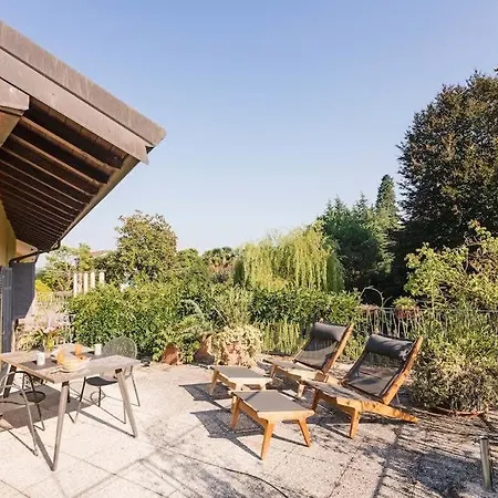 Villa Near The Lakeside