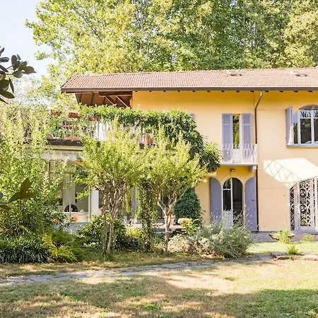 Villa Near The Lakeside