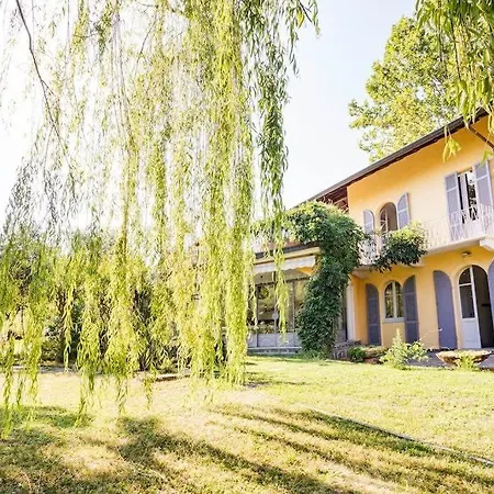 Villa Near The Lakeside