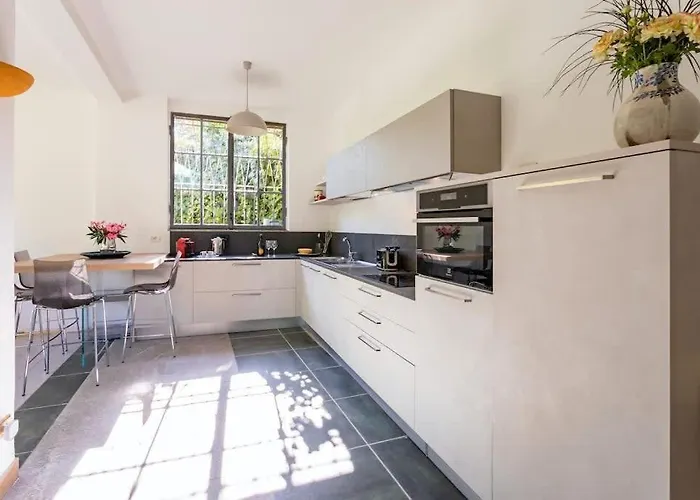 Villa Near The Lakeside *