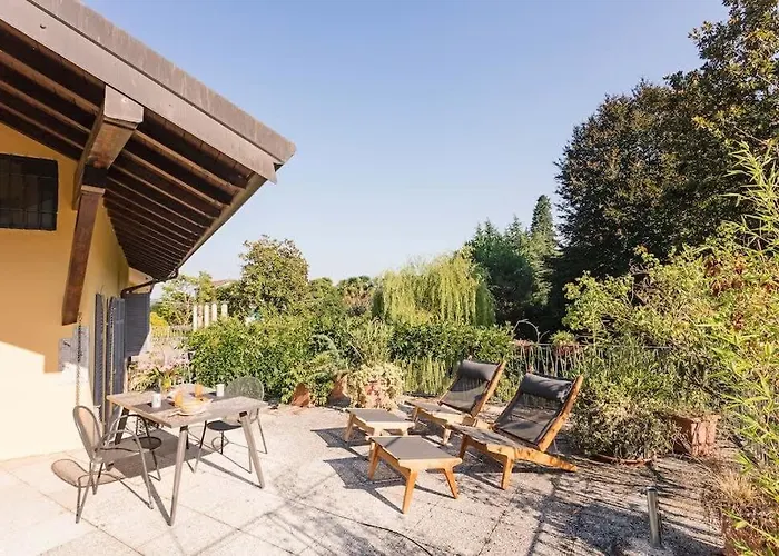 Villa Near The Lakeside