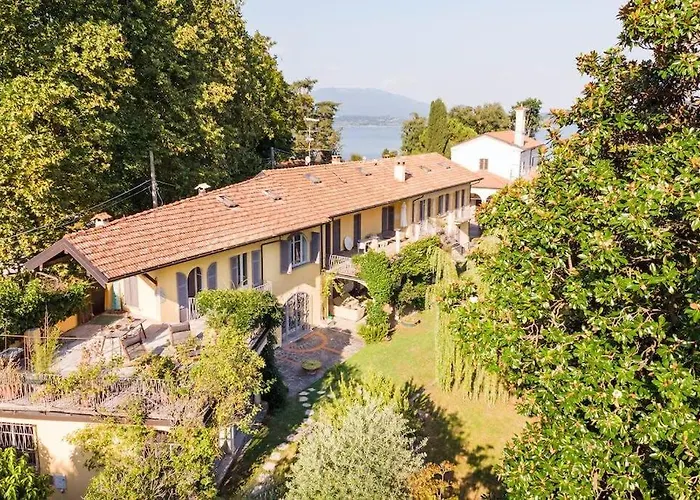 Near The Lakeside Villa Lesa