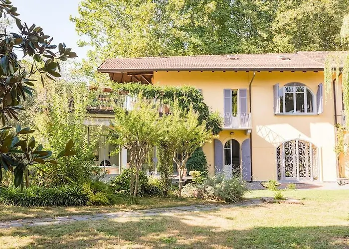 Villa Near The Lakeside